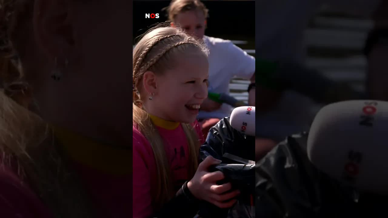 Kinderen gaan het water op om schoon te maken