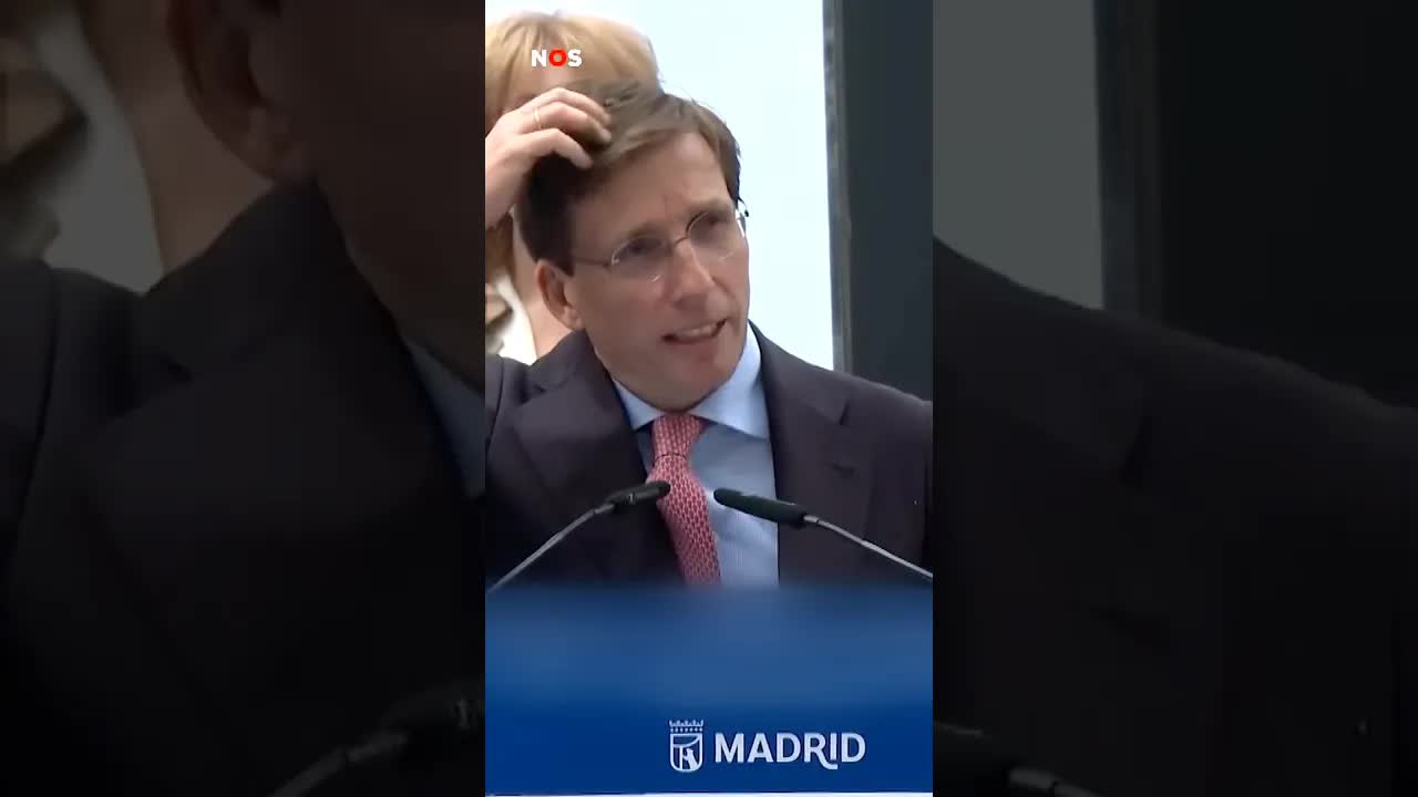 Oeps: vogel poept op burgemeester tijdens belangrijke toespraak