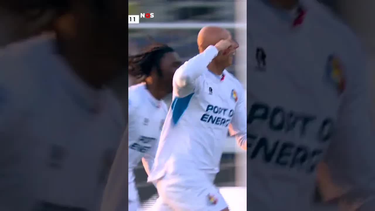 Kay Tejan staat pas 23 seconden op het veld als hij scoort tegen PSV. #jeugdjournaal #telstar