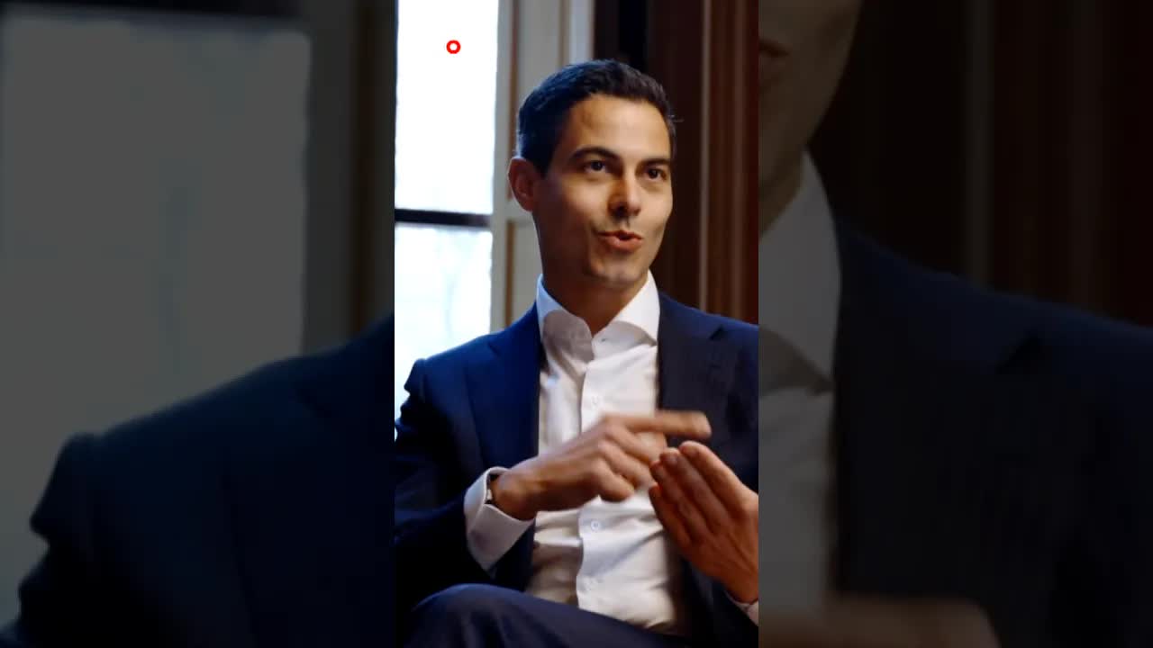 Minister-president Rob Jetten beantwoordt vragen over social media. #jeugdjournaal #socialmedia