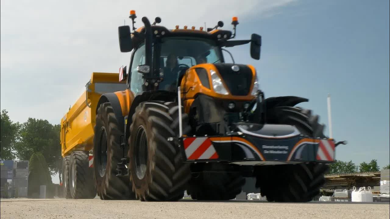 New Holland T7.245 AC met VGM Rocky 24-kipper in het zandtransport