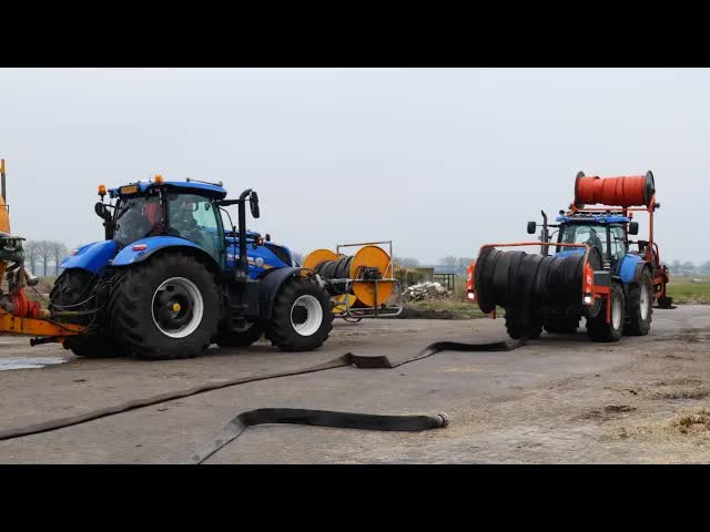 Loonbedrijf Otten v.o.f. uit Linde aan het grasland bemesten