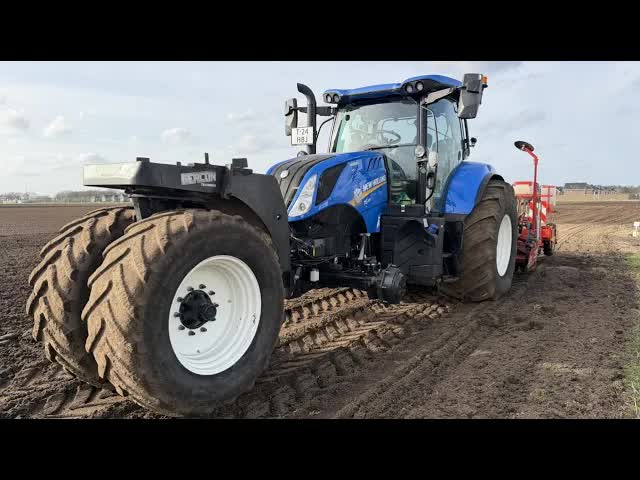 New Holland T6180 Trike zaait uien. 🚜 T7.245 met Lemken Karat en Imants Culter
