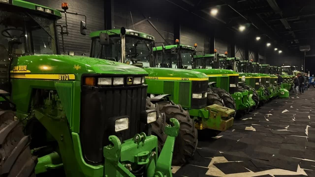John Deere-trekkers arriveren bij model- en oldtimer-spektakel in Hardenberg