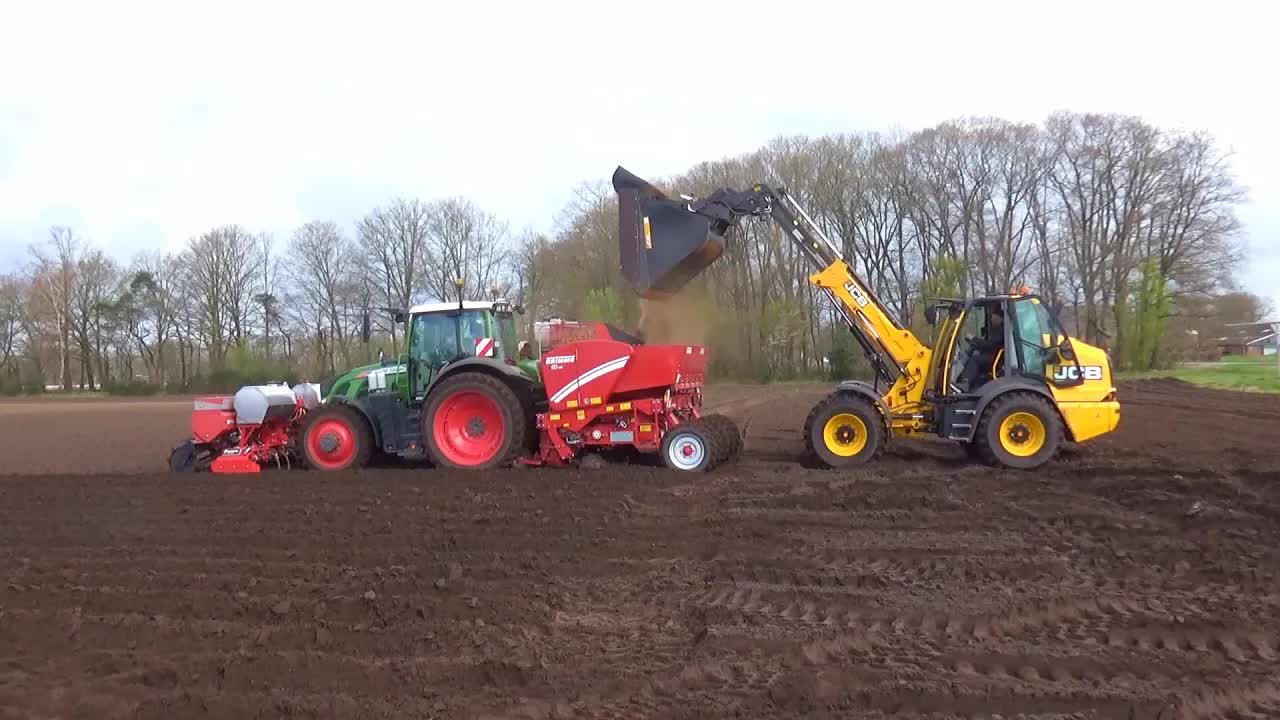 Snijders planting potatoes